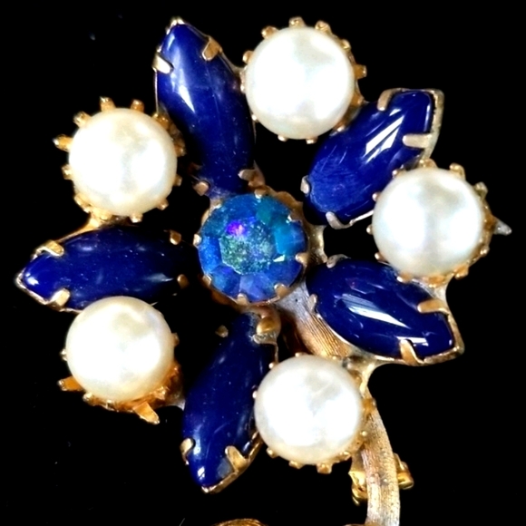 Vintage 1950s Faux Pearl Glass Stone Flower Brooch - Picture 4 of 9